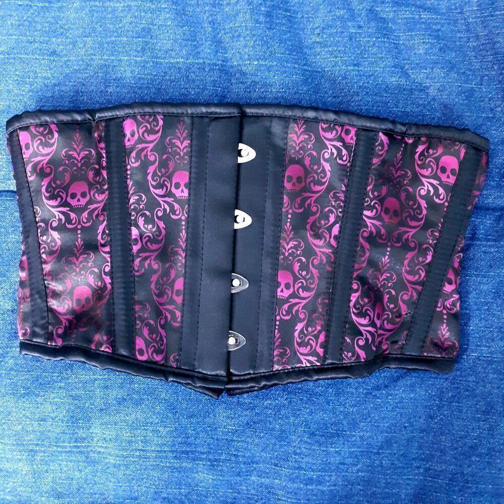 🆕️ M Lavish Satin Black Purple Ombre Skulls Halloween Waist Cincher Corset Busk